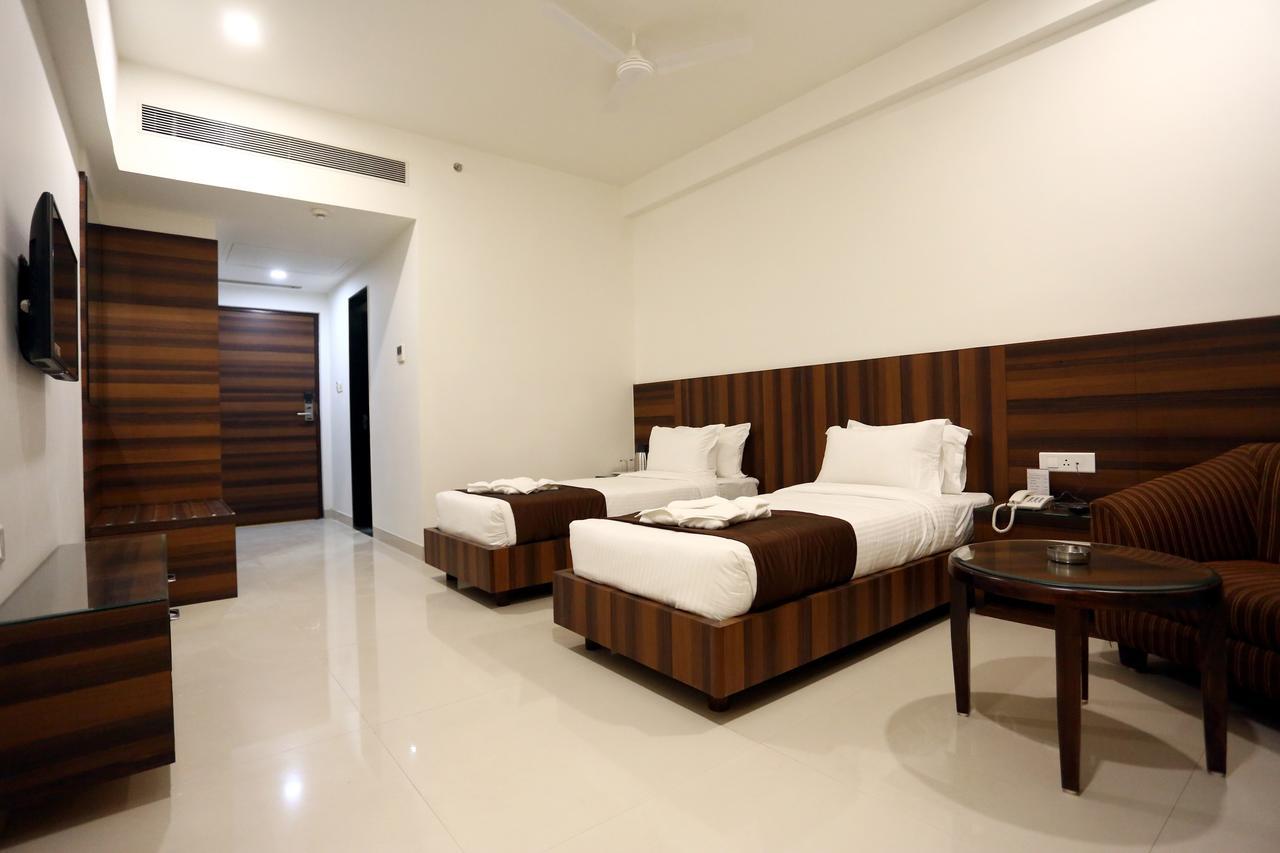 Hôtel Solitaire à Rāipur Extérieur photo