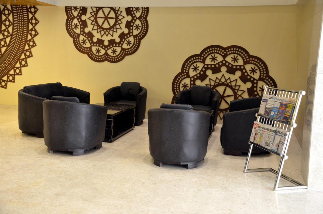 Hôtel Solitaire à Rāipur Extérieur photo