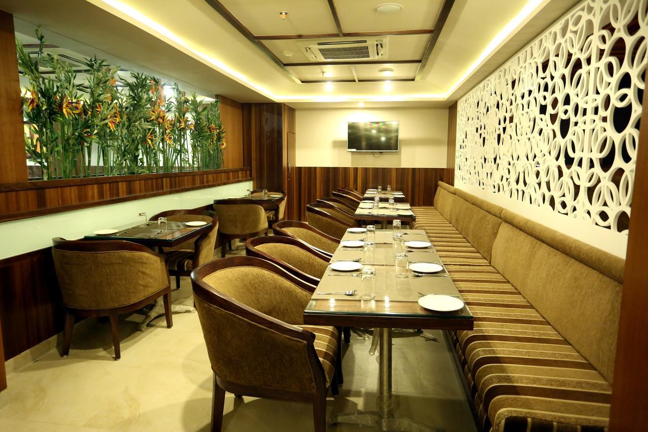 Hôtel Solitaire à Rāipur Extérieur photo