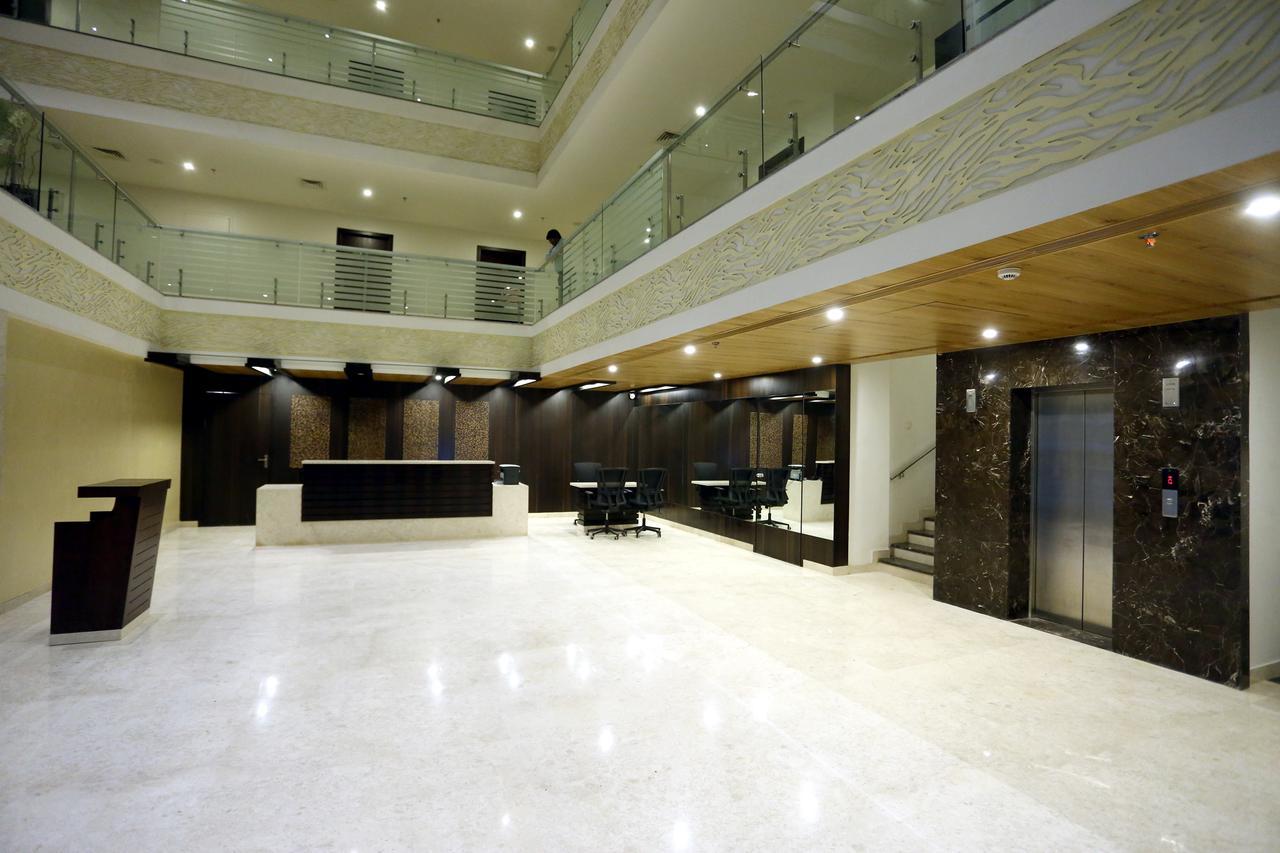 Hôtel Solitaire à Rāipur Extérieur photo