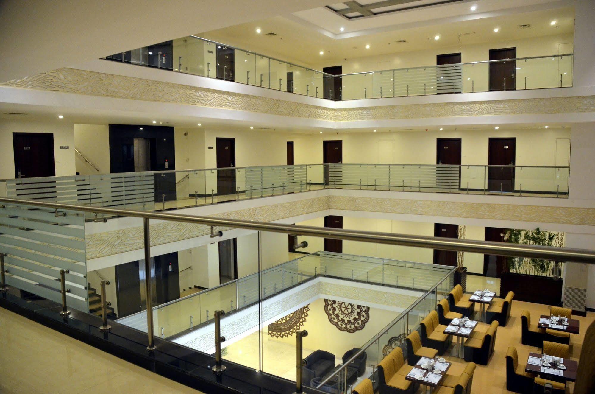 Hôtel Solitaire à Rāipur Extérieur photo