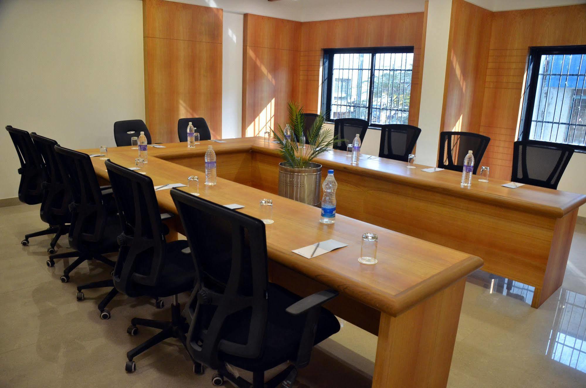 Hôtel Solitaire à Rāipur Extérieur photo
