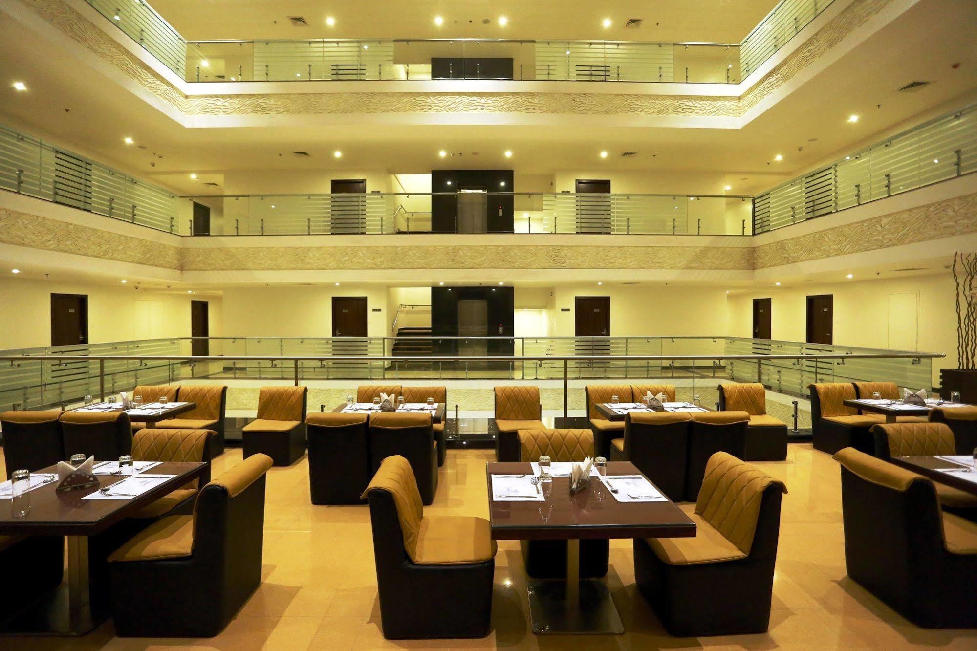 Hôtel Solitaire à Rāipur Extérieur photo